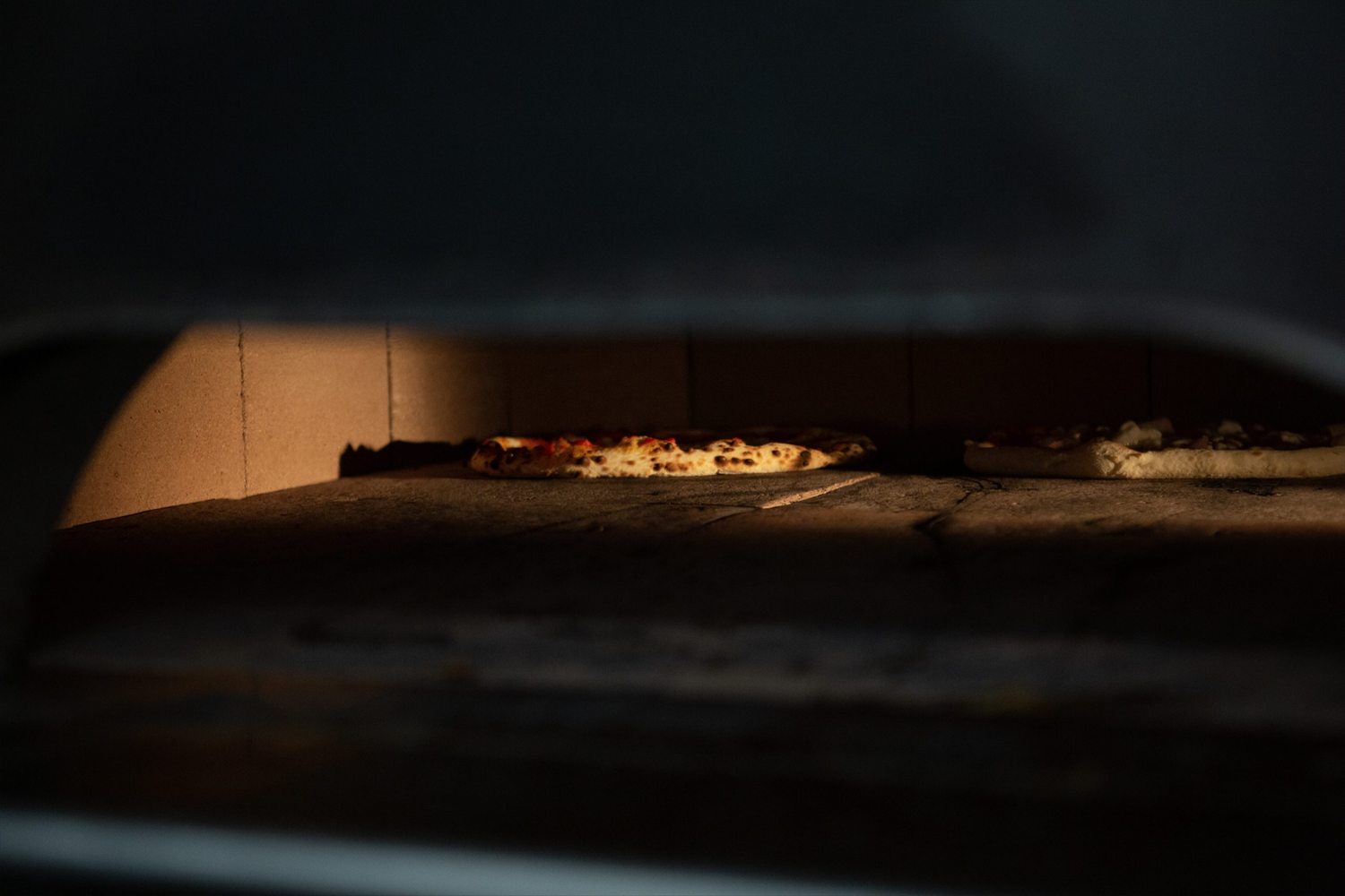 Le pizze in cottura nel forno