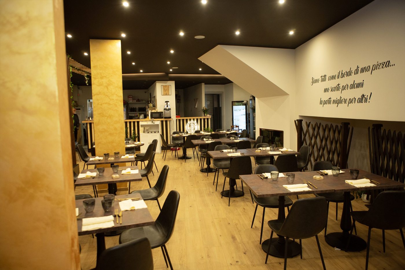 La sala di Pizza Stop